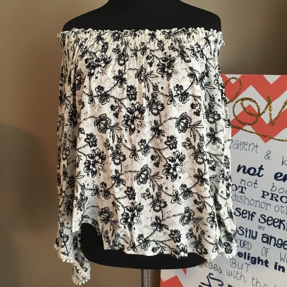 Abercrombie & Fitch Tops - NWT A&F Off Shoulder Top